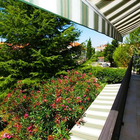 Apartment Olive Groove Malinska Exteriör bild